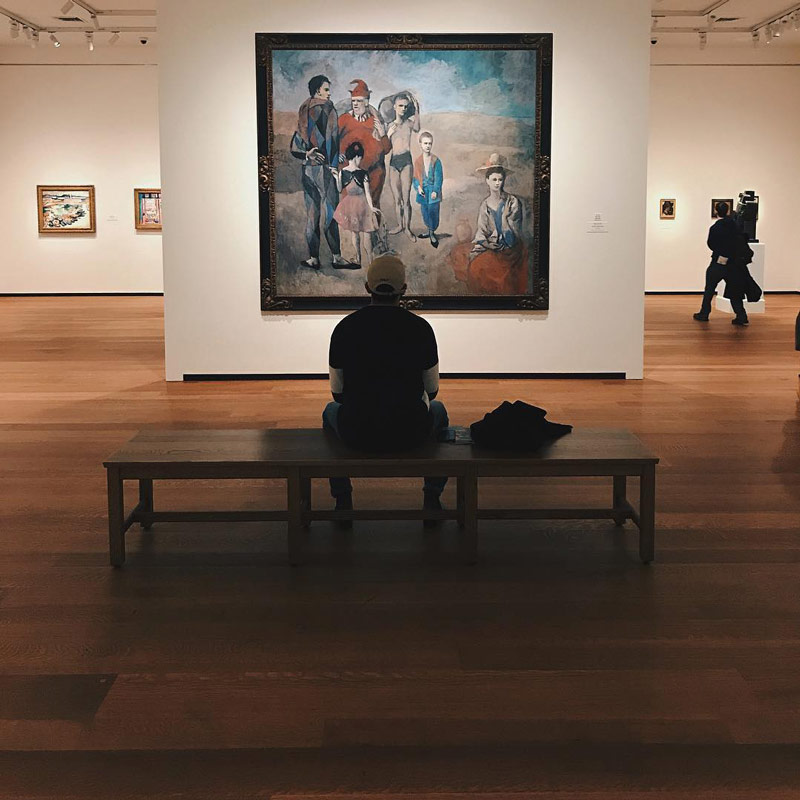 @sandro.paris - Man viewing Pablo Picasso's Family of Saltimbanques at the National Gallery of Art - Where to view master painters and famous art in Washington, DC
